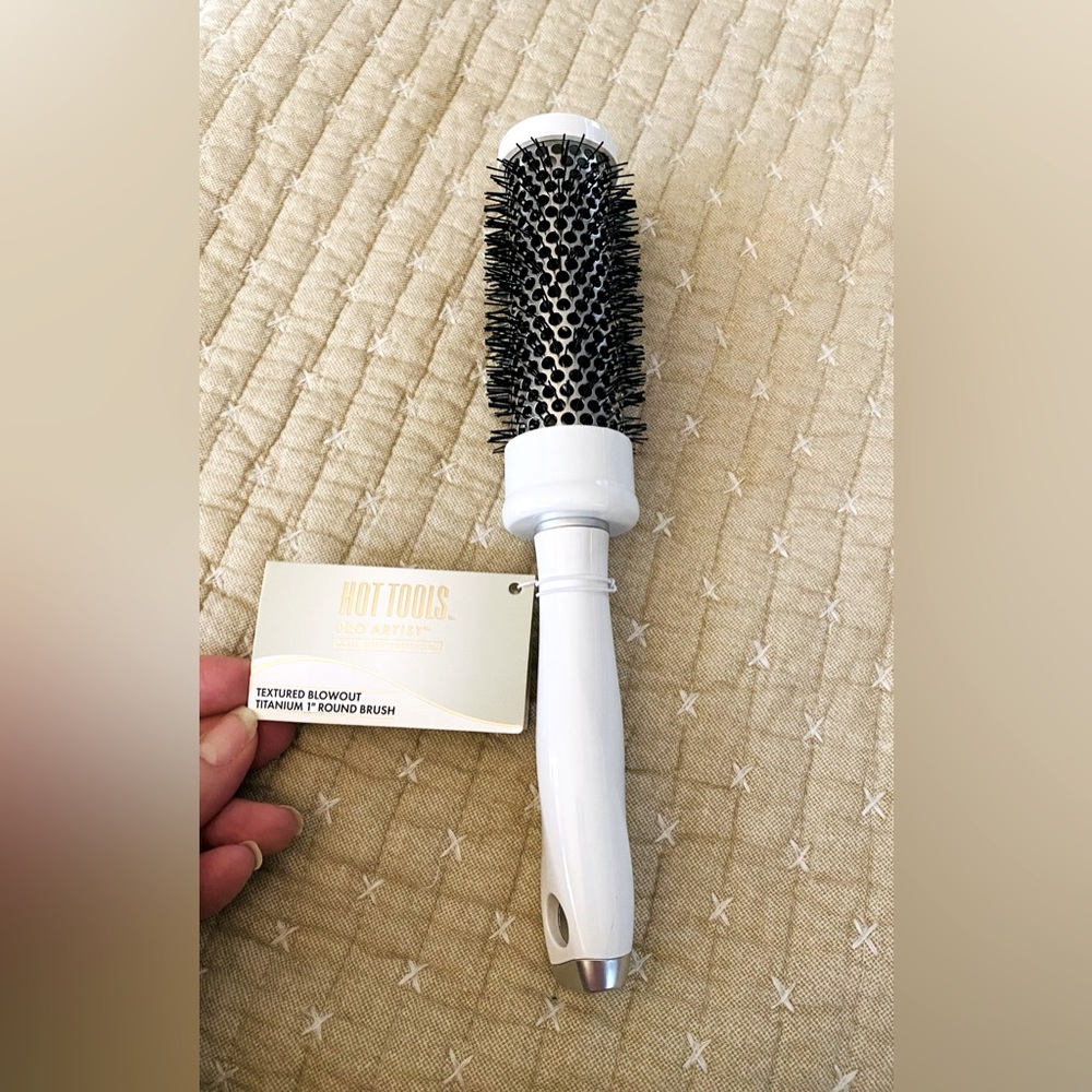 Hot Tools Blowout 1” Round Brush